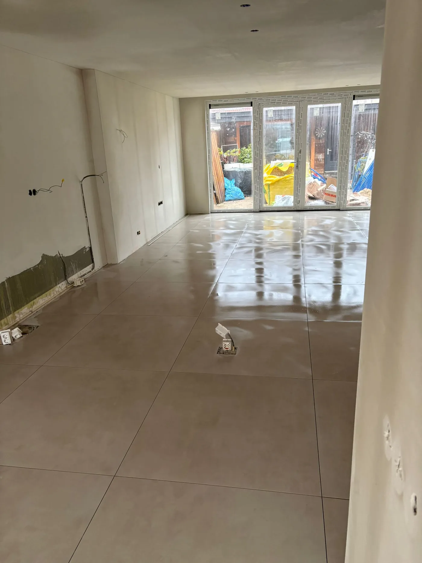 Woonvloer, grootformaat beige in Amstelveen