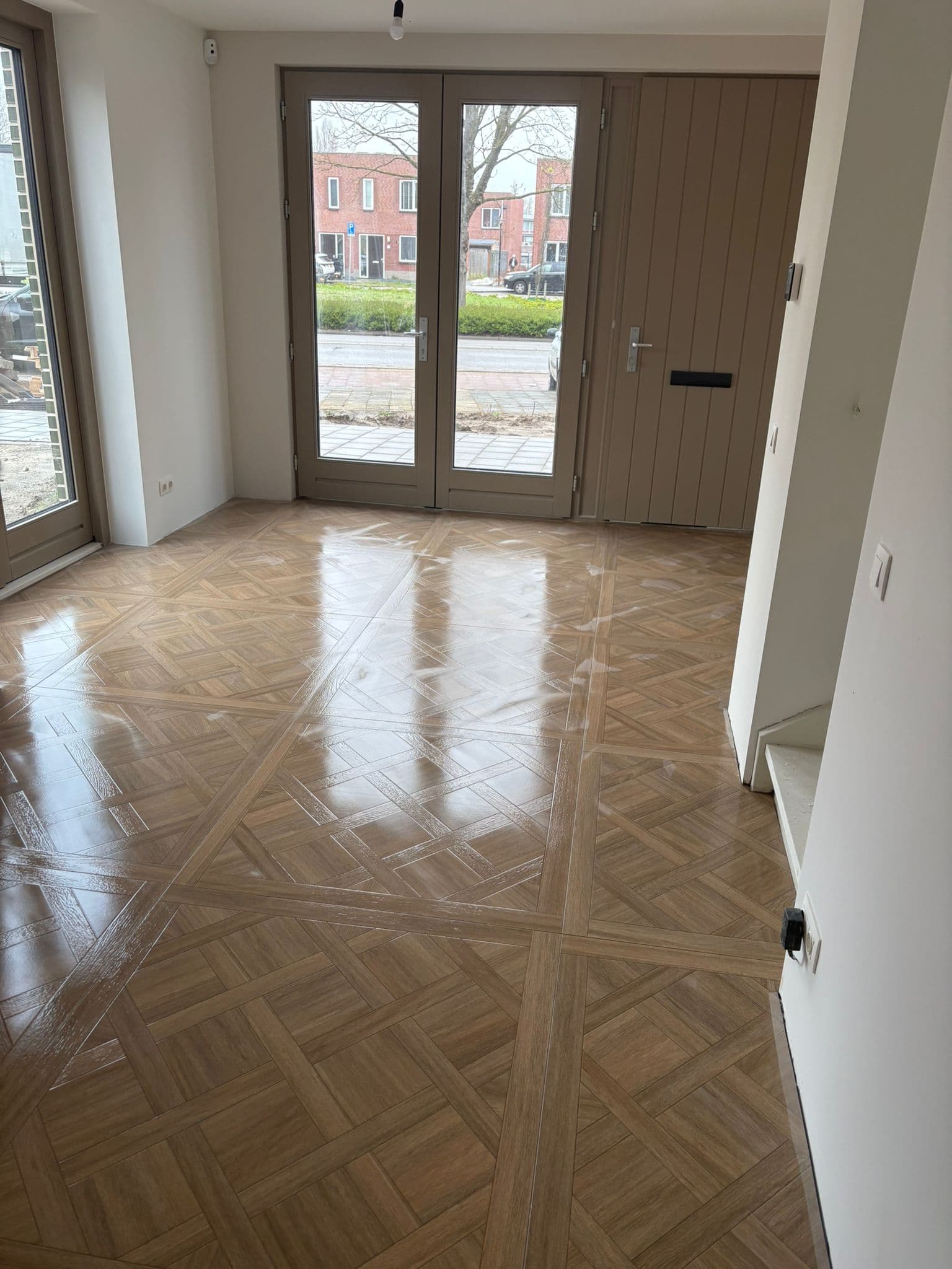 Hal met Versailles patroon houtlook tegels, Kemp Tegelwerk Hoofddorp